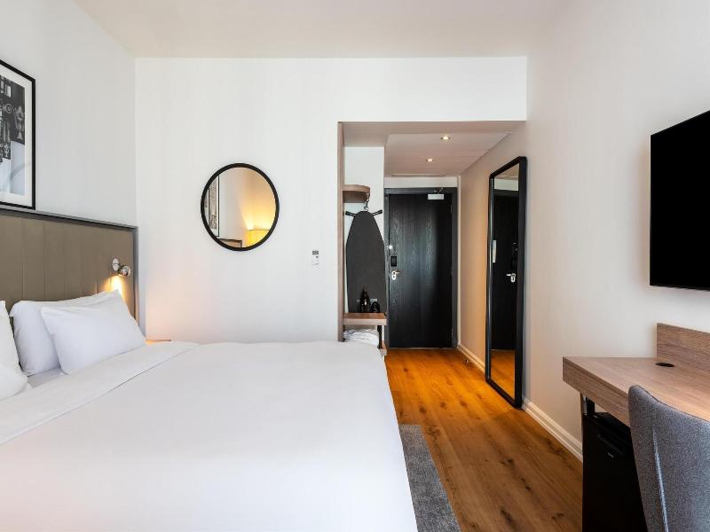 Park Inn by Radisson Manchester City Centre image