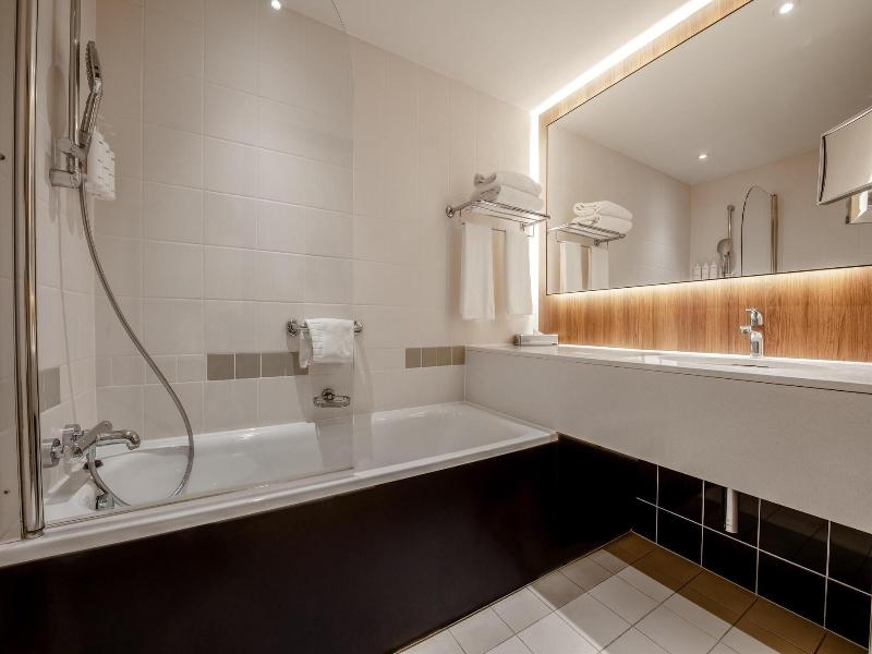 Park Inn by Radisson Manchester City Centre image