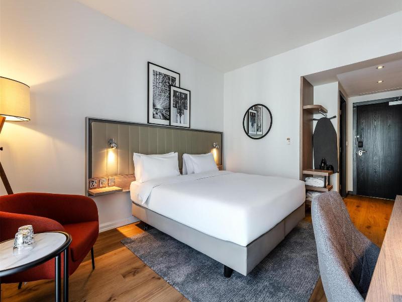 Park Inn by Radisson Manchester City Centre image