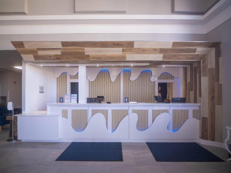 Clarion Inn & Suites Central Clearwater Beach image