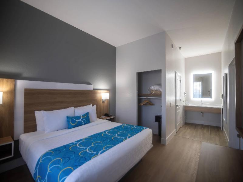 Clarion Inn & Suites Central Clearwater Beach image