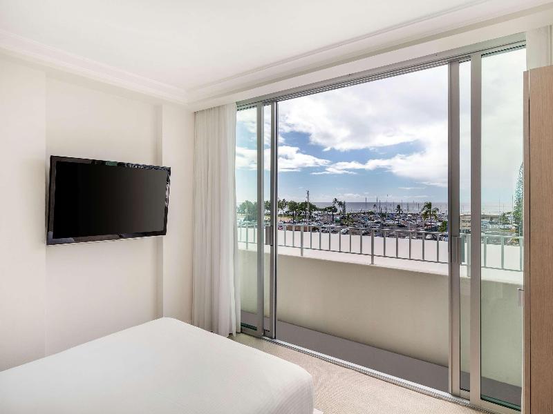 Hilton Vacation Club The Modern Honolulu image
