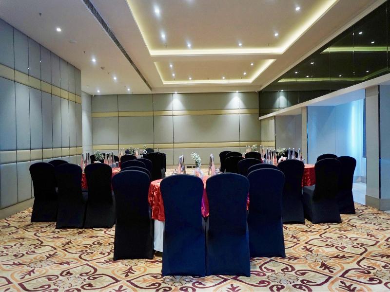 Golden Tulip Lucknow image