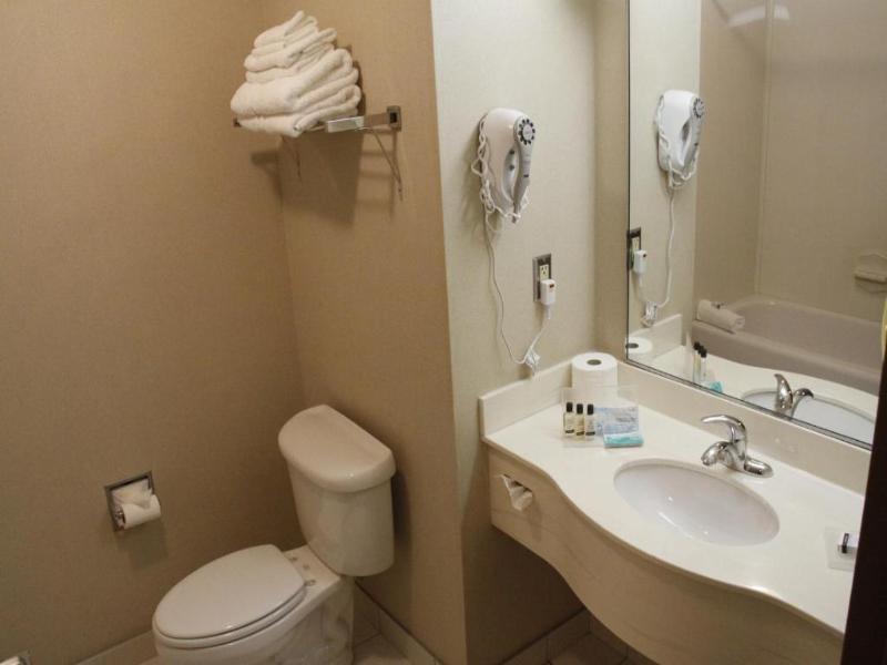 Humphry Inn & Suites Winnipeg image