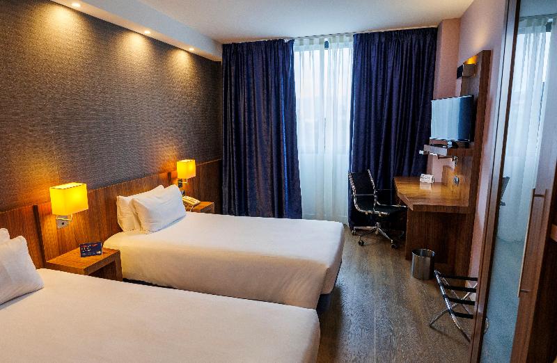 Holiday Inn Express Bilbao Airport image