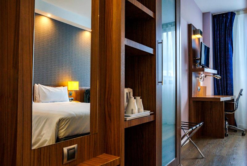 Holiday Inn Express Bilbao Airport image