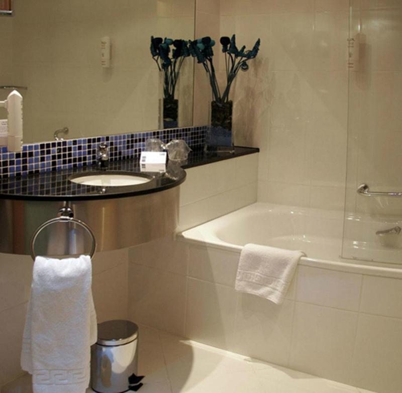 Holiday Inn Express Bilbao Airport image