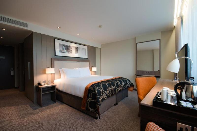 Clayton Hotel Chiswick image