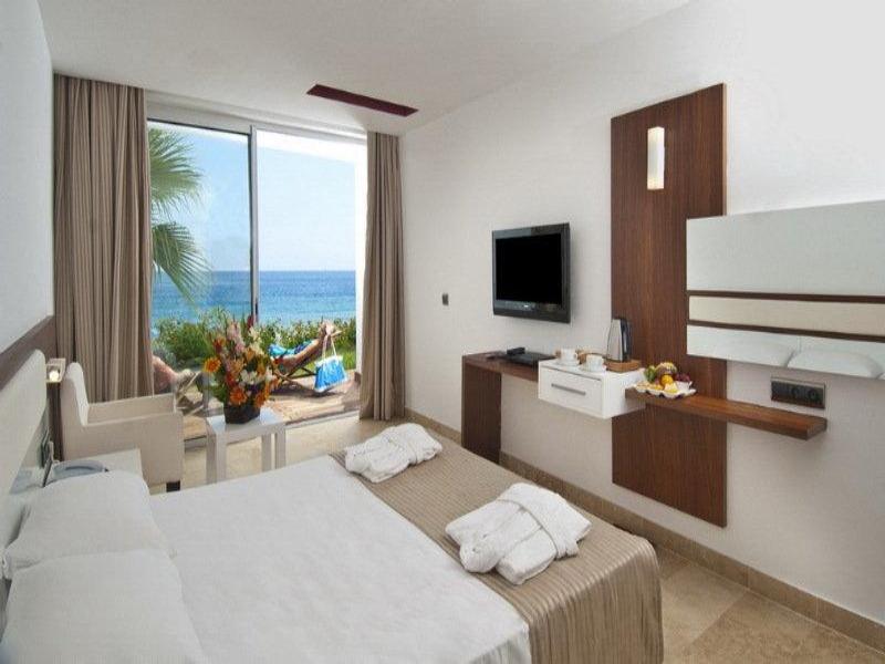 YALIHAN UNA HOTEL 4*