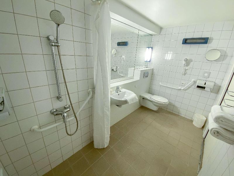 Kyriad Direct Roanne image