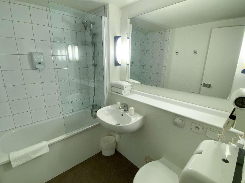Kyriad Direct Roanne image