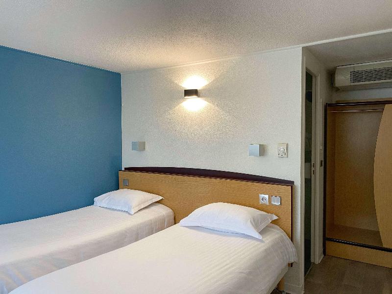 Kyriad Direct Roanne image