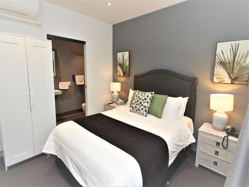 Mariners Court Woolloomooloo image
