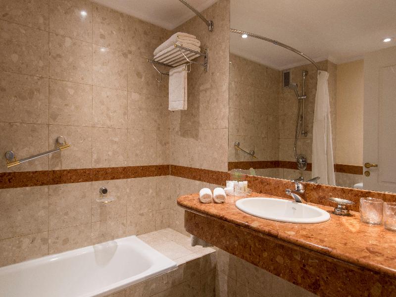 Holiday Inn Cordoba image