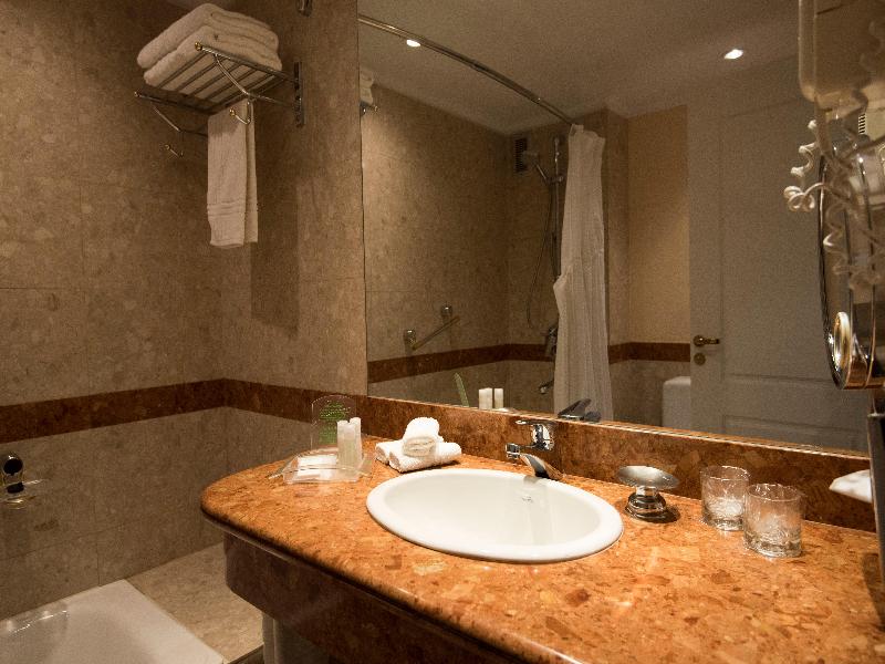 Holiday Inn Cordoba image