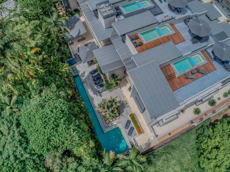 Coconut Grove Apartments Port Douglas image