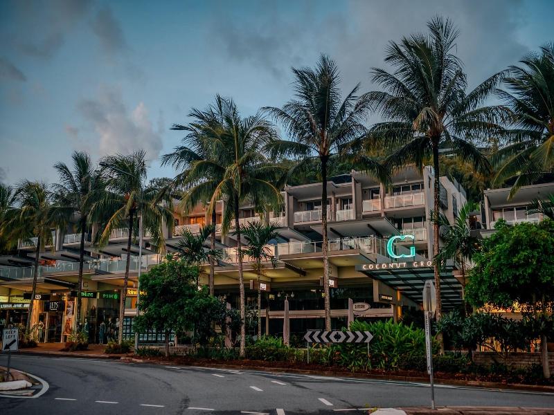 Coconut Grove Apartments Port Douglas image