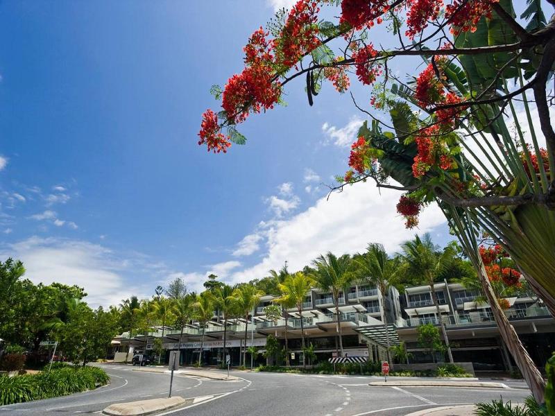 Coconut Grove Apartments Port Douglas image