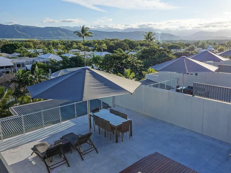 Coconut Grove Apartments Port Douglas image