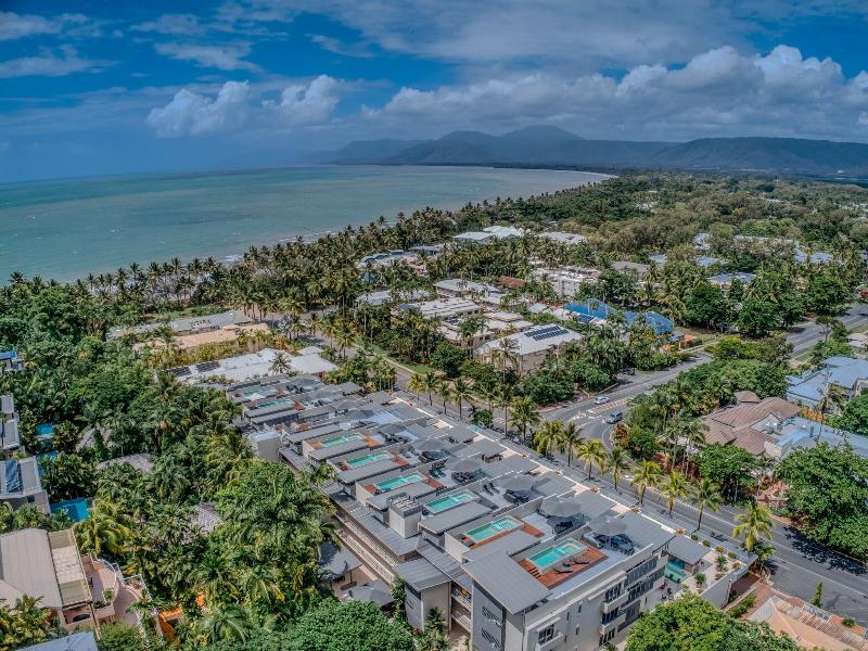 Coconut Grove Apartments Port Douglas image