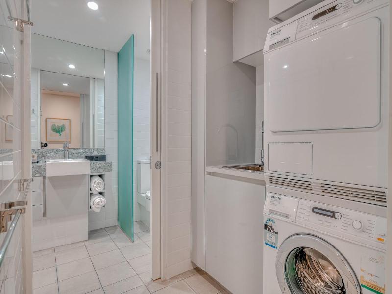 Coconut Grove Apartments Port Douglas image