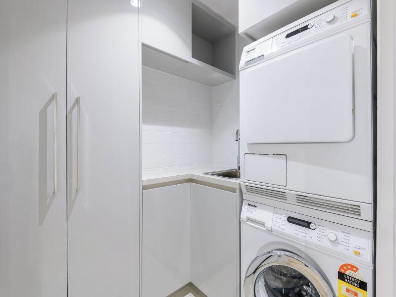 Coconut Grove Apartments Port Douglas image