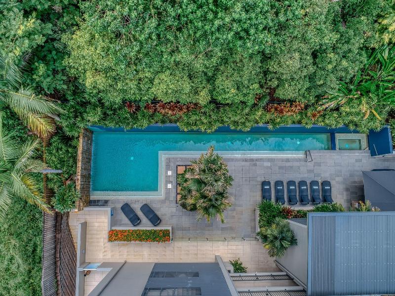 Coconut Grove Apartments Port Douglas image