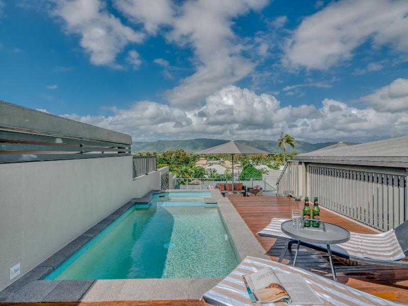 Coconut Grove Apartments Port Douglas image