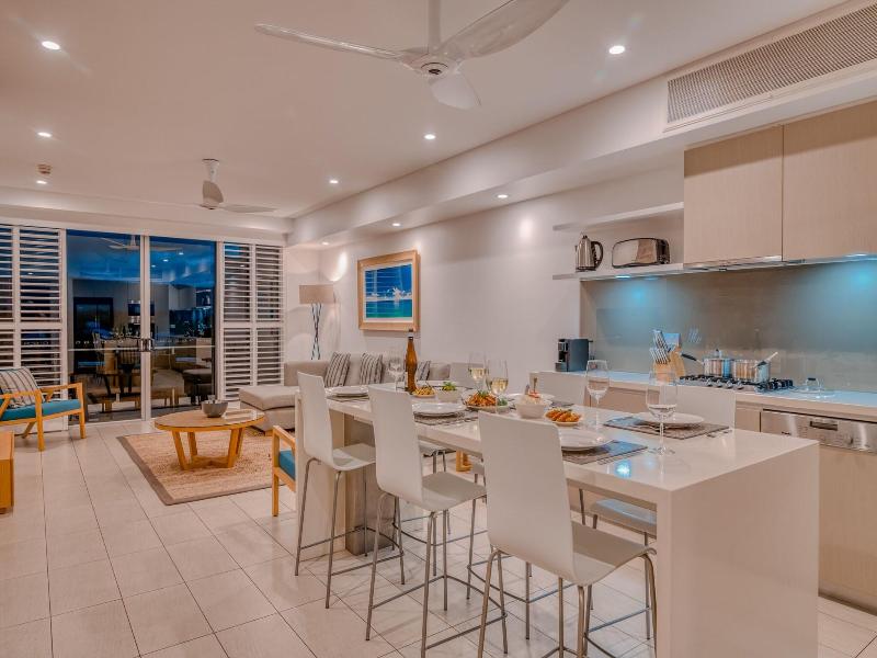 Coconut Grove Apartments Port Douglas image