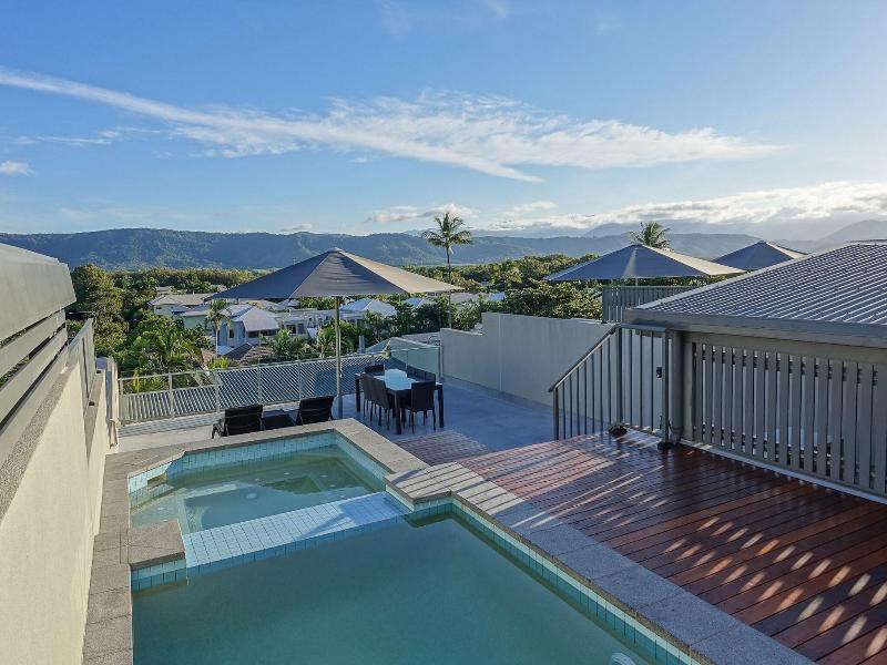 Coconut Grove Apartments Port Douglas image