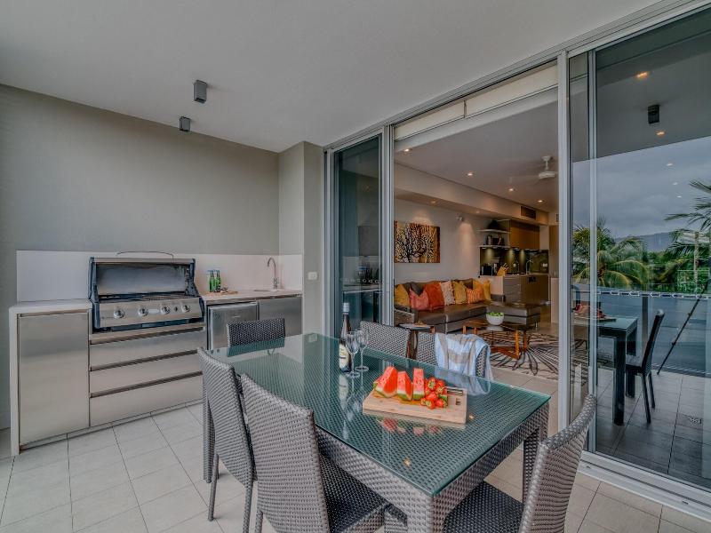 Coconut Grove Apartments Port Douglas image