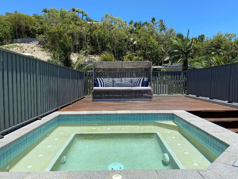 Coconut Grove Apartments Port Douglas image