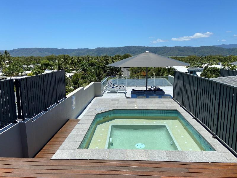 Coconut Grove Apartments Port Douglas image