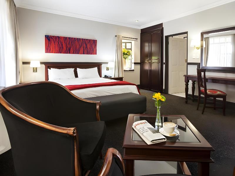 Court Classique Suite Hotel image