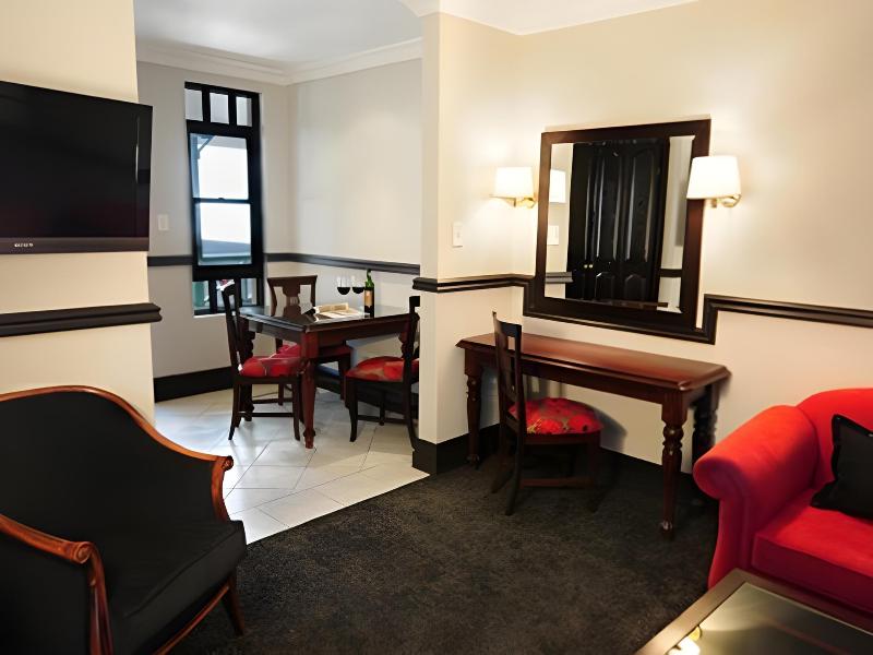 Court Classique Suite Hotel image