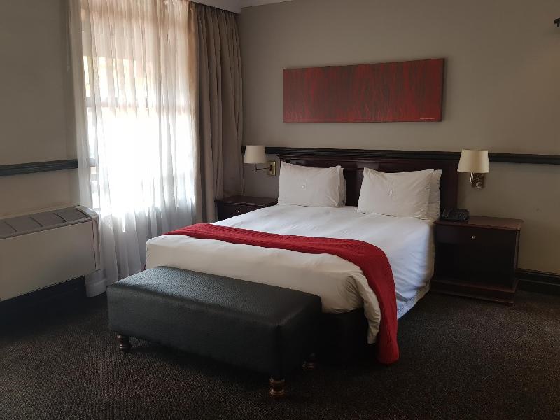 Court Classique Suite Hotel image