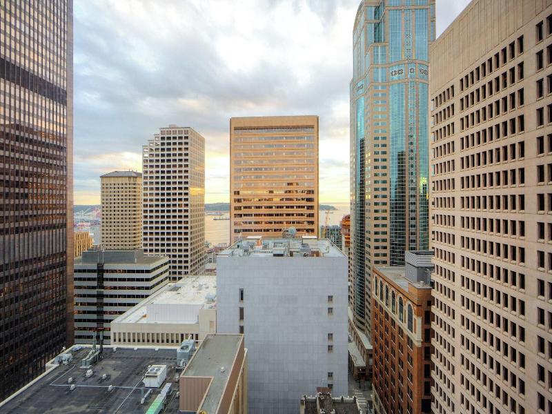 W Seattle image
