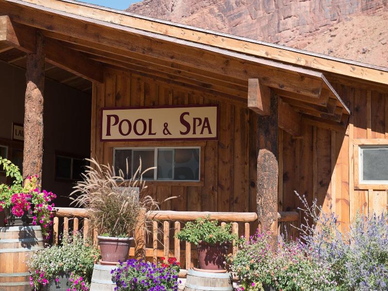 Red Cliffs Lodge
