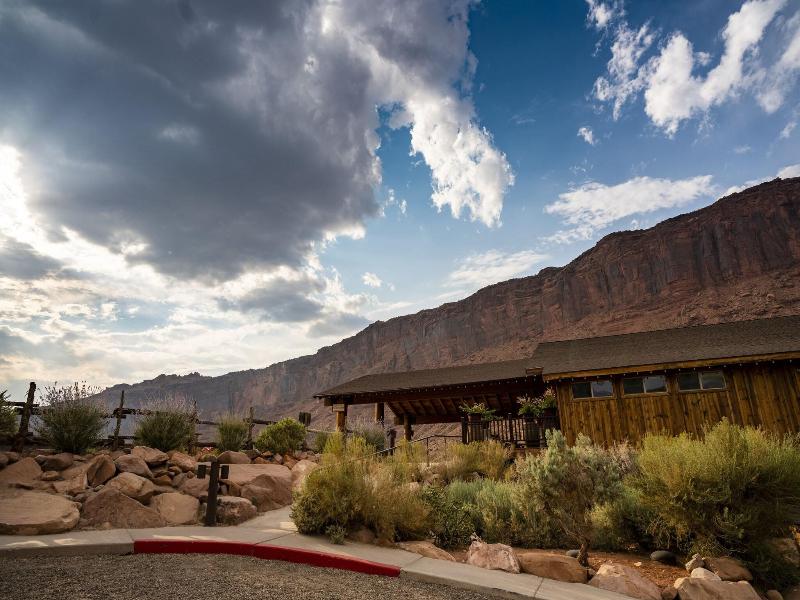 Red Cliffs Lodge
