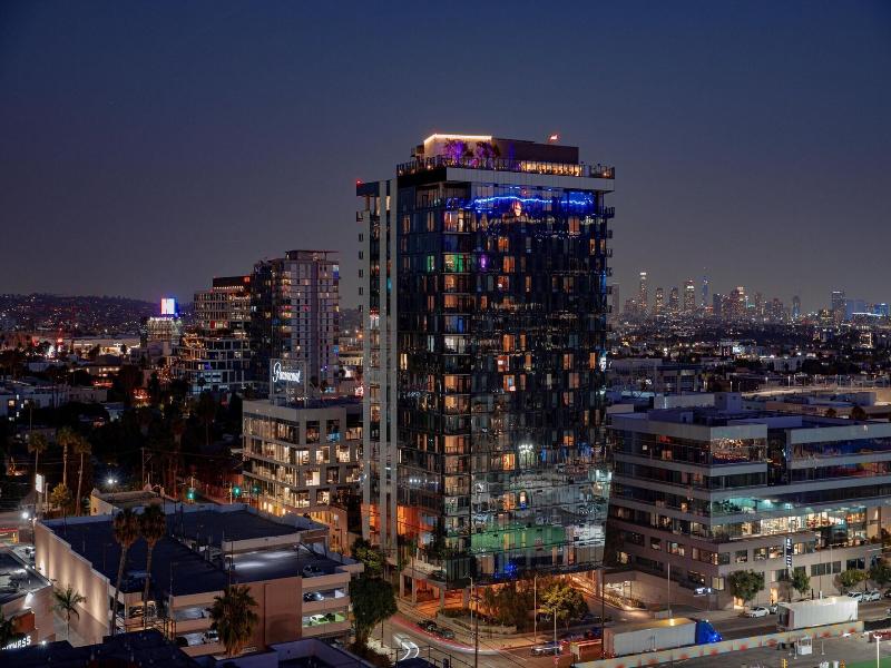 W Hollywood image