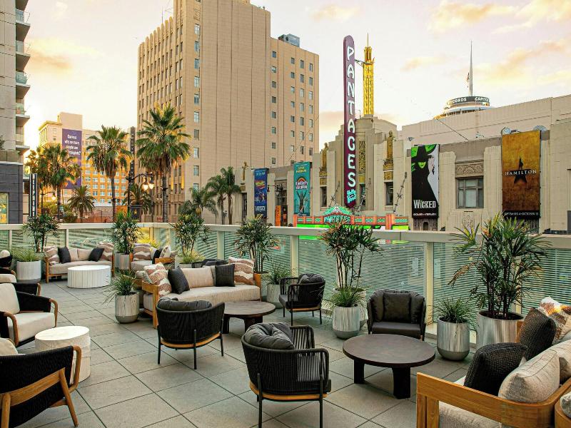 W Hollywood image