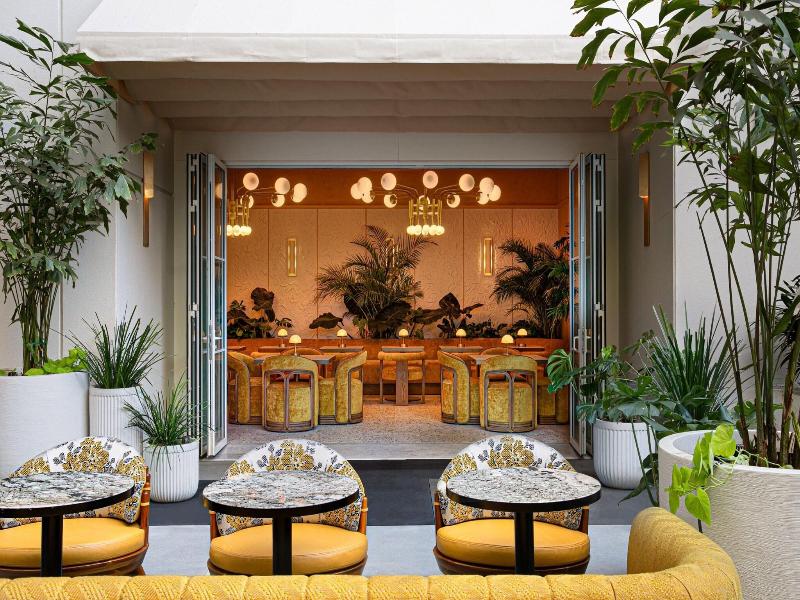W Hollywood image