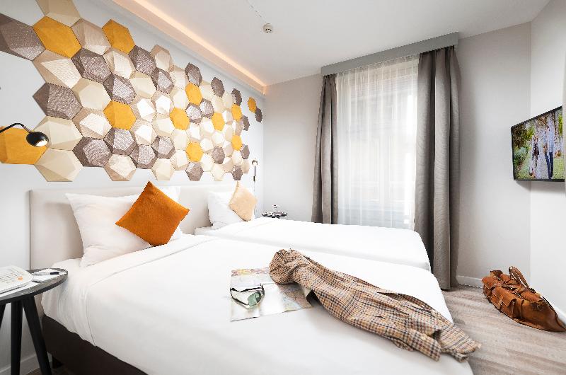The Three Corners Hotel Art image