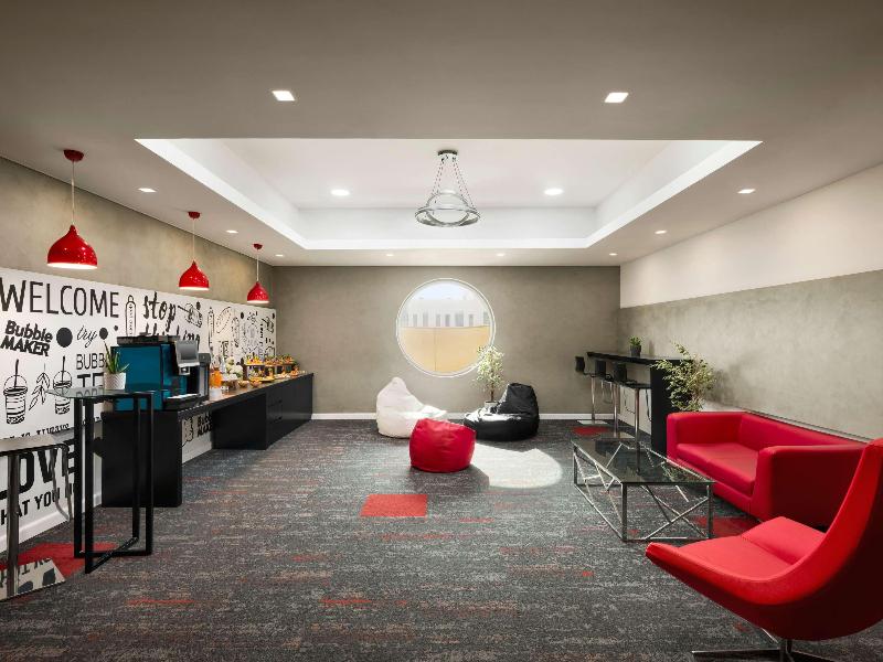 Ibis Muscat image