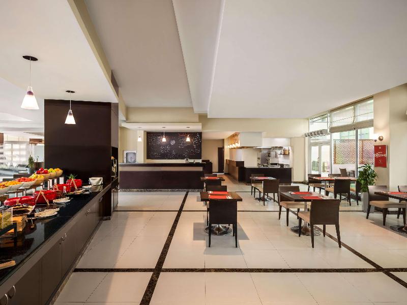 Ibis Muscat image