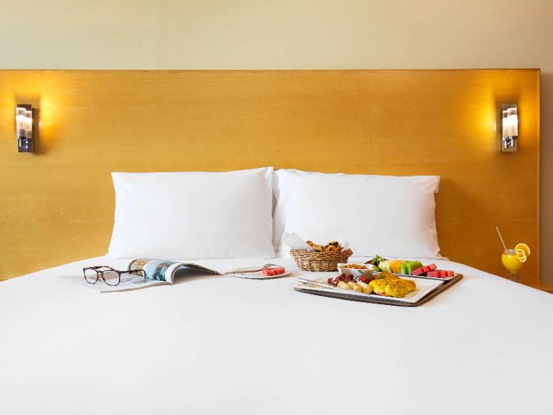 Ibis Muscat image