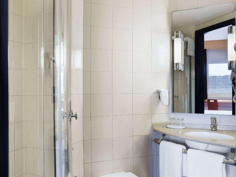 Ibis Muscat image