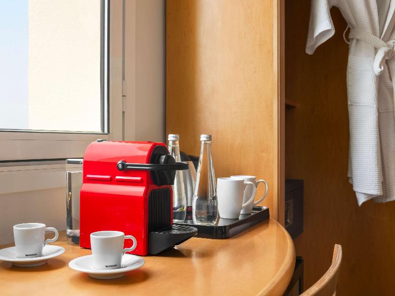 Ibis Muscat image
