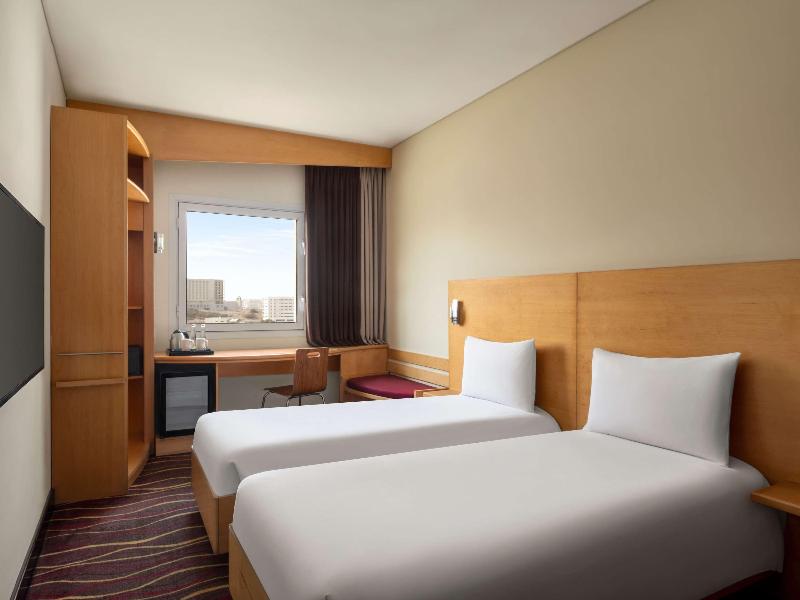 Ibis Muscat image