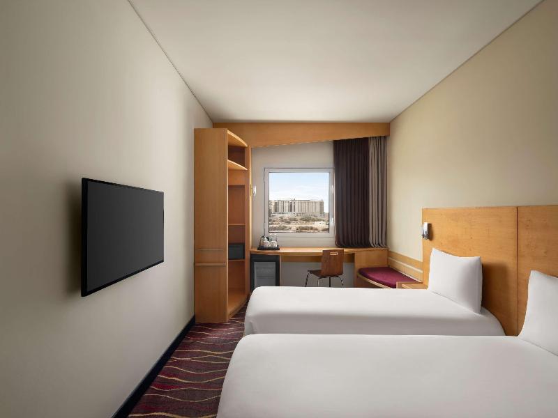 Ibis Muscat image
